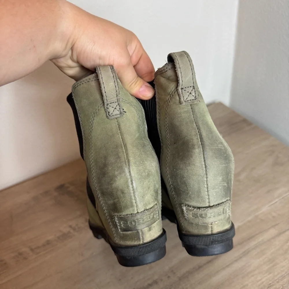 SOREL JOAN OF ARCTIC II WEDGE PLATFORMS Chelsea Booties Boots In Olive Green